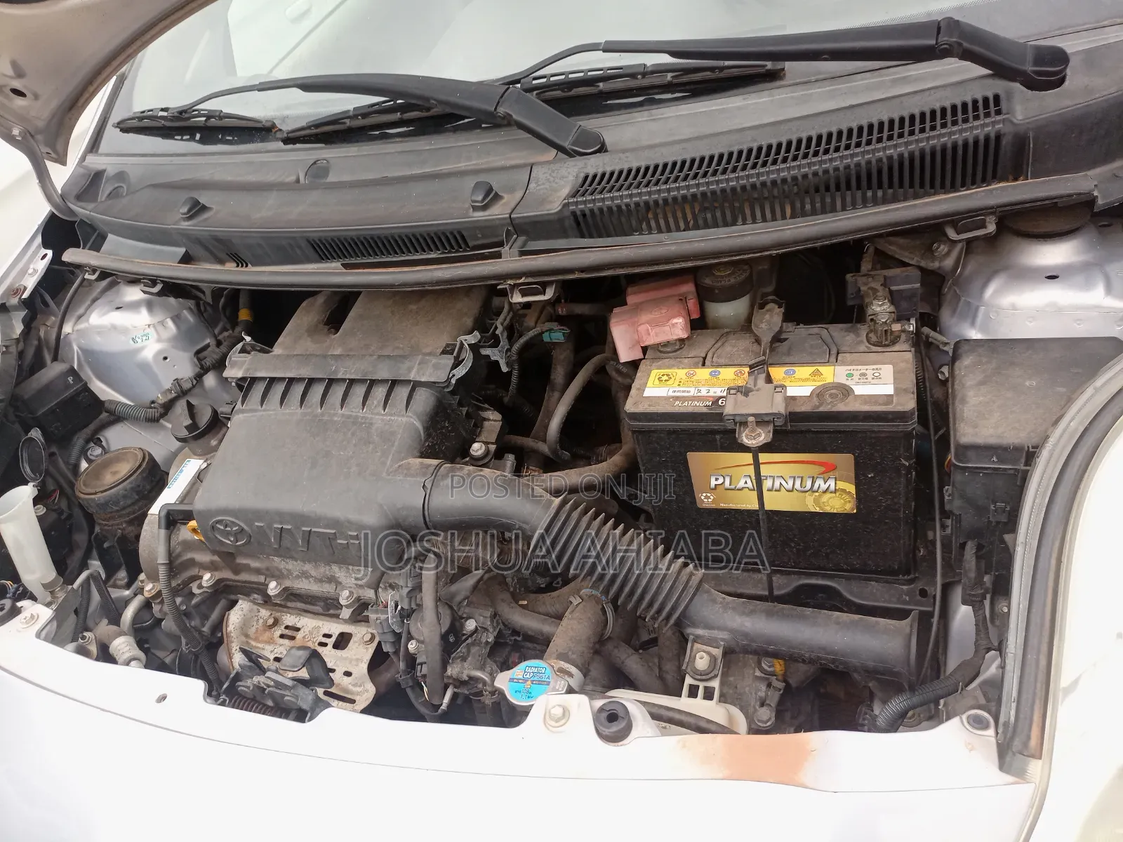 Toyota Vitz 2010 Silver