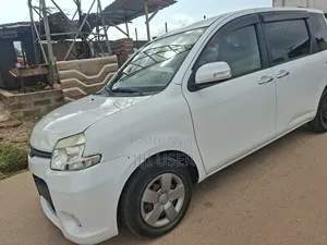 Toyota Sienta 2012 White