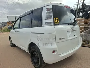 Toyota Sienta 2012 White