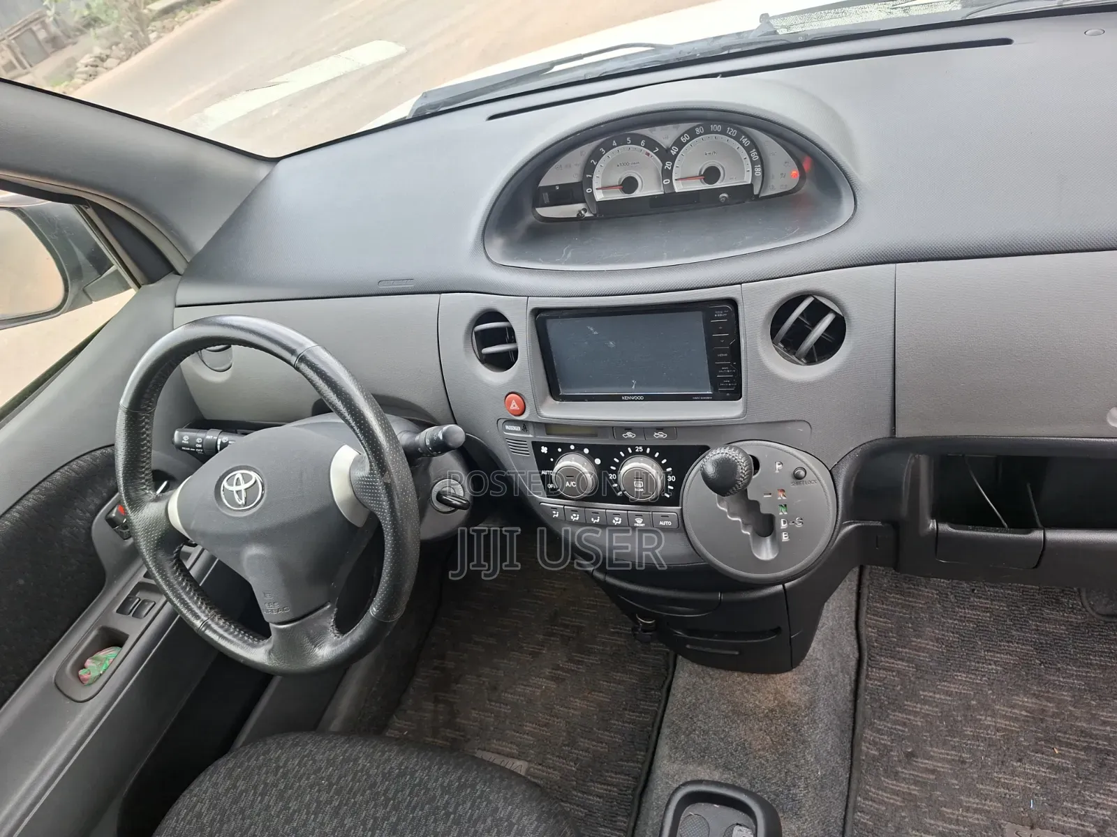 Toyota Sienta 2012 White