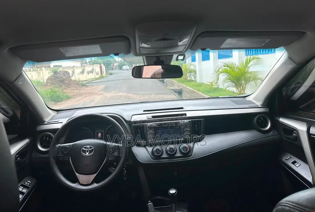 Toyota RAV4 LE 4dr SUV AWD (2.5L 4cyl 6A) 2018 Black