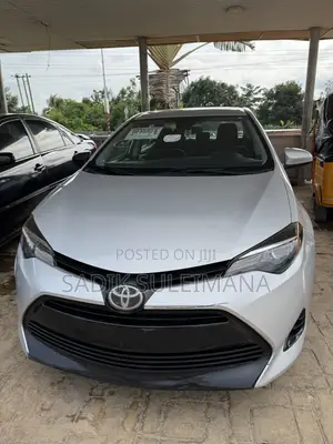 Toyota Corolla LE 4dr Sedan (1.8L 4cyl CVT) 2017 Silver