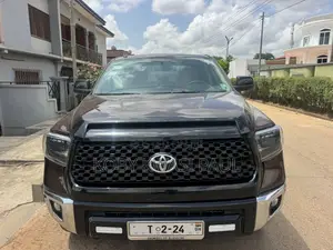 Toyota Tundra 1794 4dr CrewMax 4WD SB (5.7L 8cyl 6A) 2015 Brown