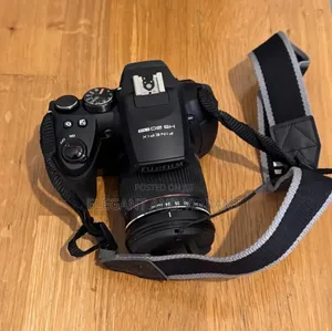 Fujifilm FinePix HS20 EXR 16MP Digital Camera Uses AA Batteries