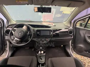 Toyota Vitz 1.5 FWD 5dr 2015 Silver