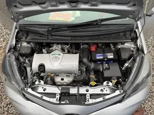 Toyota Vitz 1.5 FWD 5dr 2015 Silver