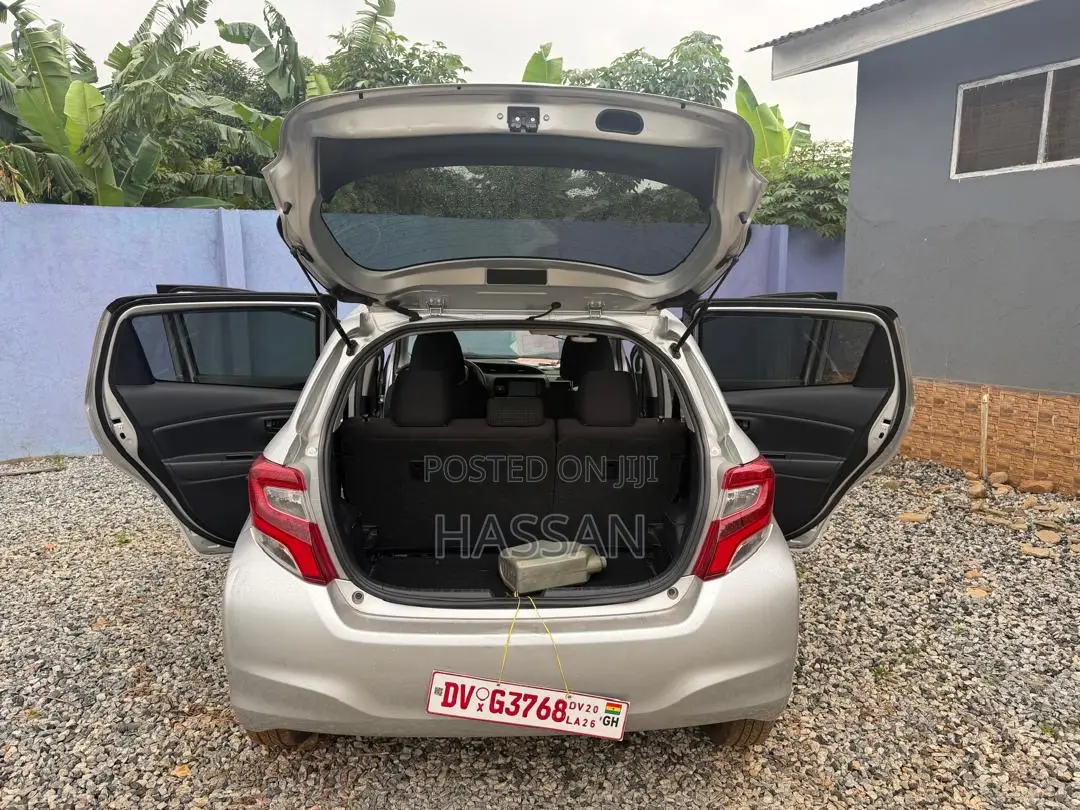 Toyota Vitz 1.5 FWD 5dr 2015 Silver