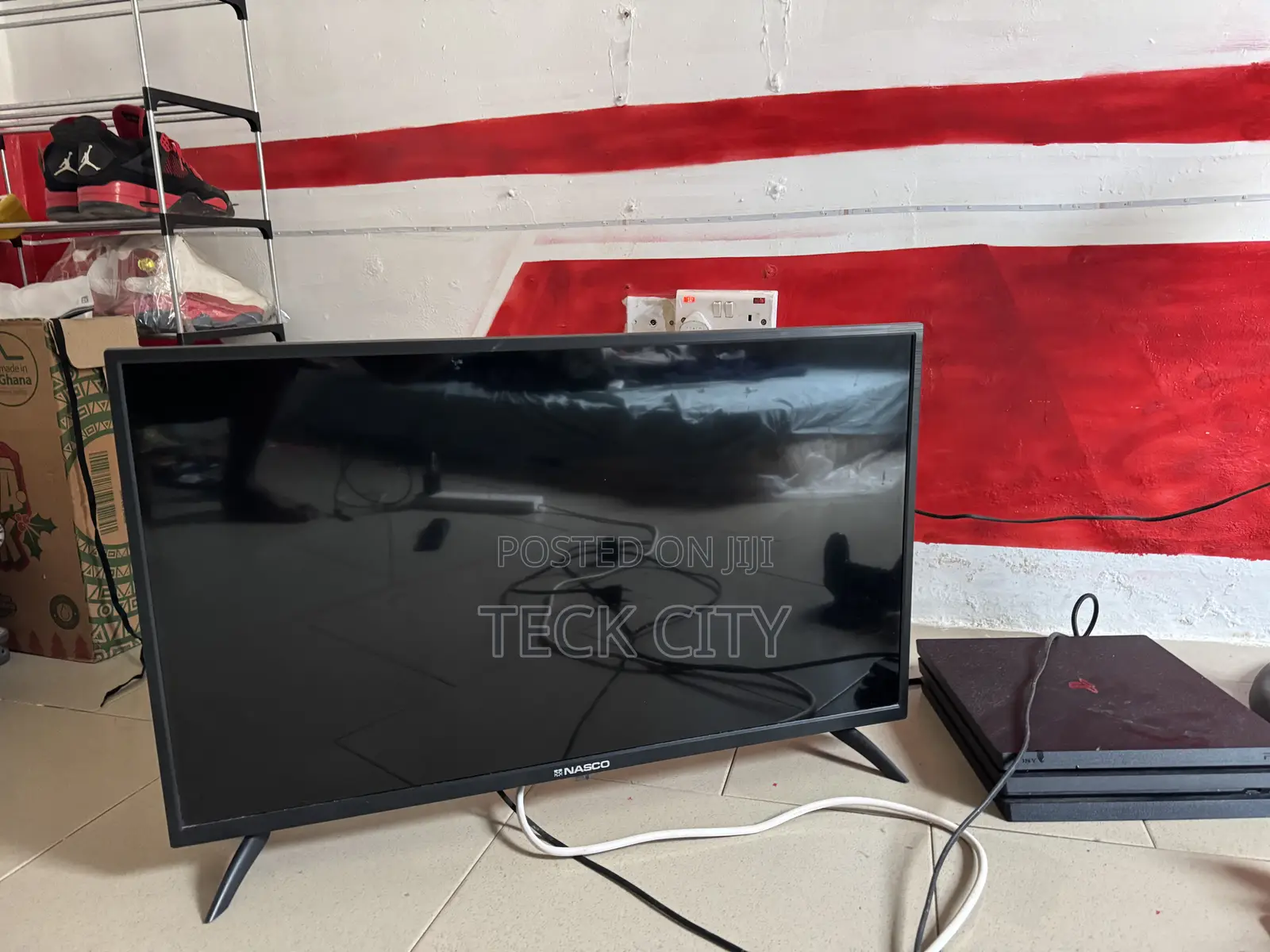Nasco 32 Inch HD Digital TV