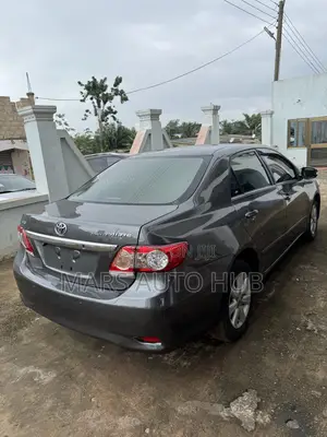 Toyota Corolla L 4dr Sedan (1.8L 4cyl 5M) 2013 Gray