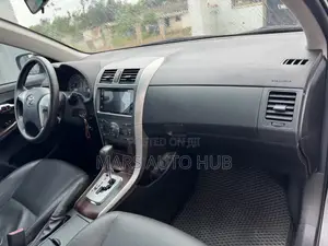 Toyota Corolla L 4dr Sedan (1.8L 4cyl 5M) 2013 Gray