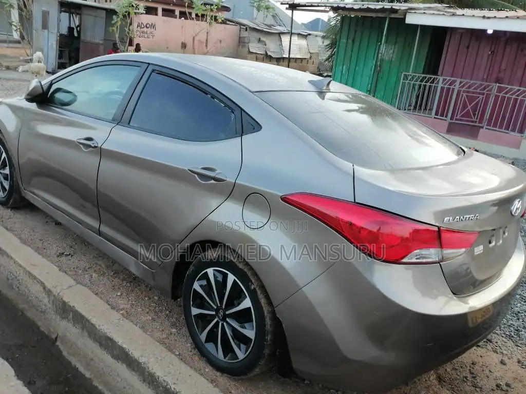 Hyundai Elantra 2013 Silver