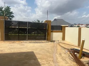 6bdrm House in Fredimens Real, Atwima Kwanwoma for sale