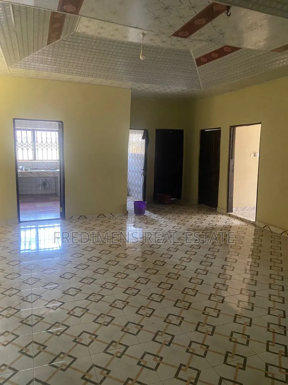 6bdrm House in Fredimens Real, Atwima Kwanwoma for sale