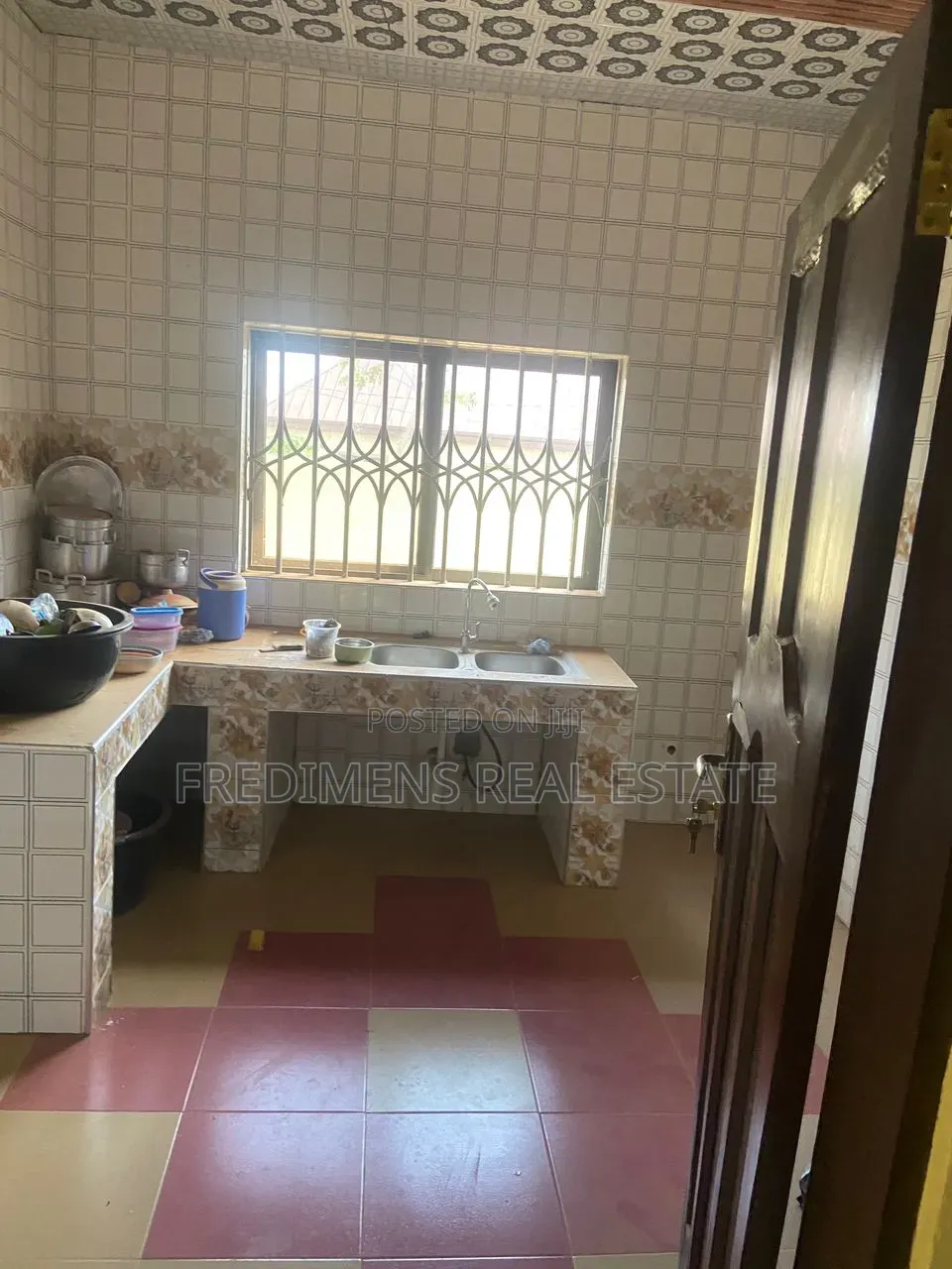 6bdrm House in Fredimens Real, Atwima Kwanwoma for sale