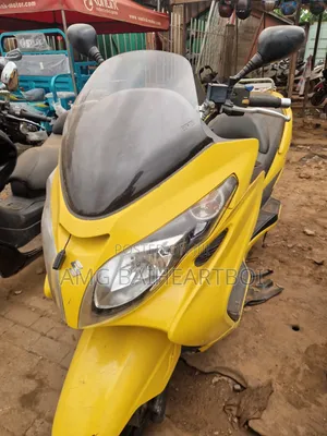 Suzuki 2022 Yellow