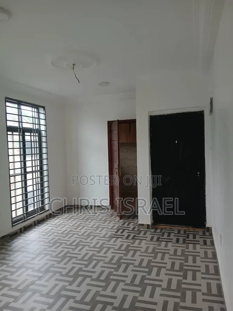 1bdrm Room & Parlour in Malejor School for rent