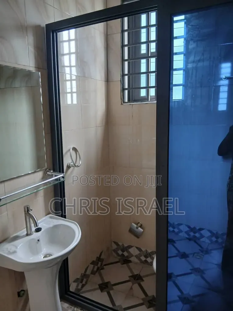 1bdrm Room & Parlour in Malejor School for rent