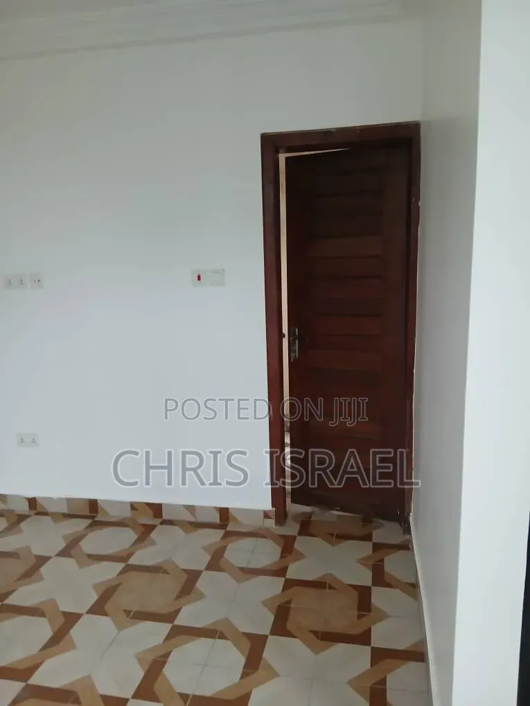 1bdrm Room & Parlour in Malejor School for rent