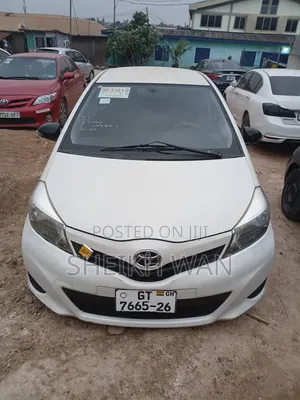 Toyota Vitz 2014 White
