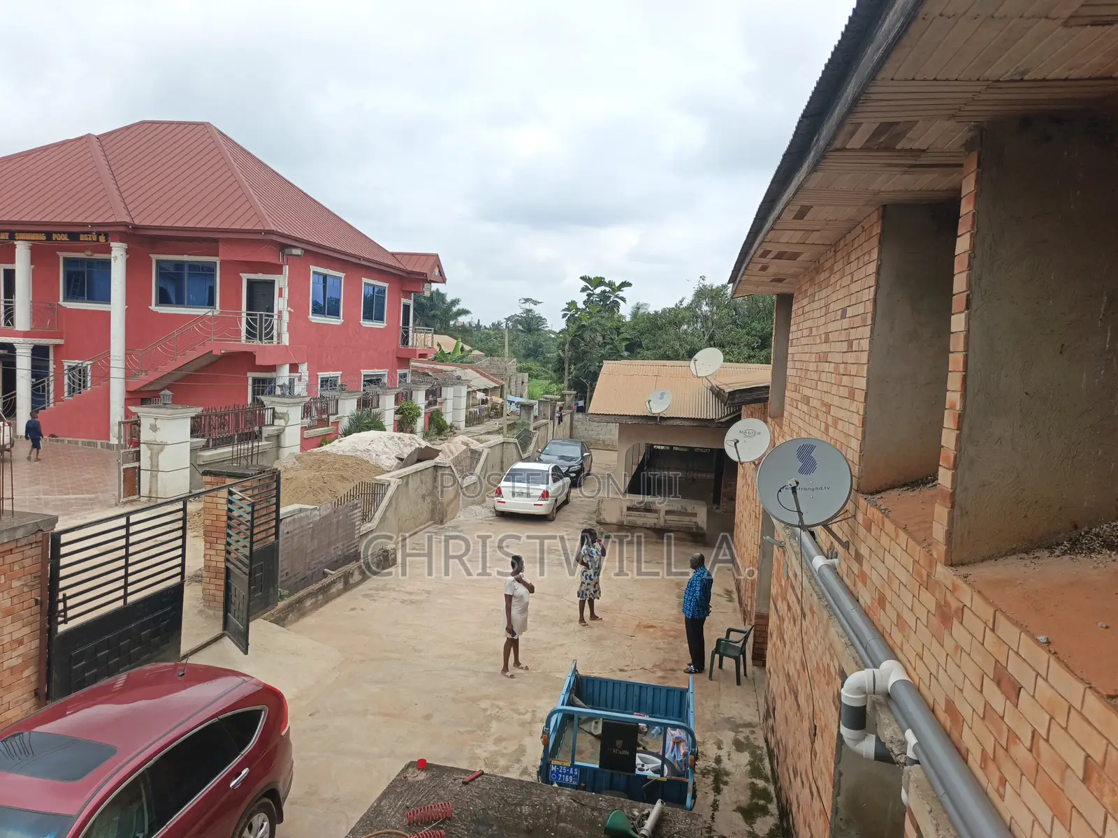 13bdrm House in Atwima Nwabiagya for sale