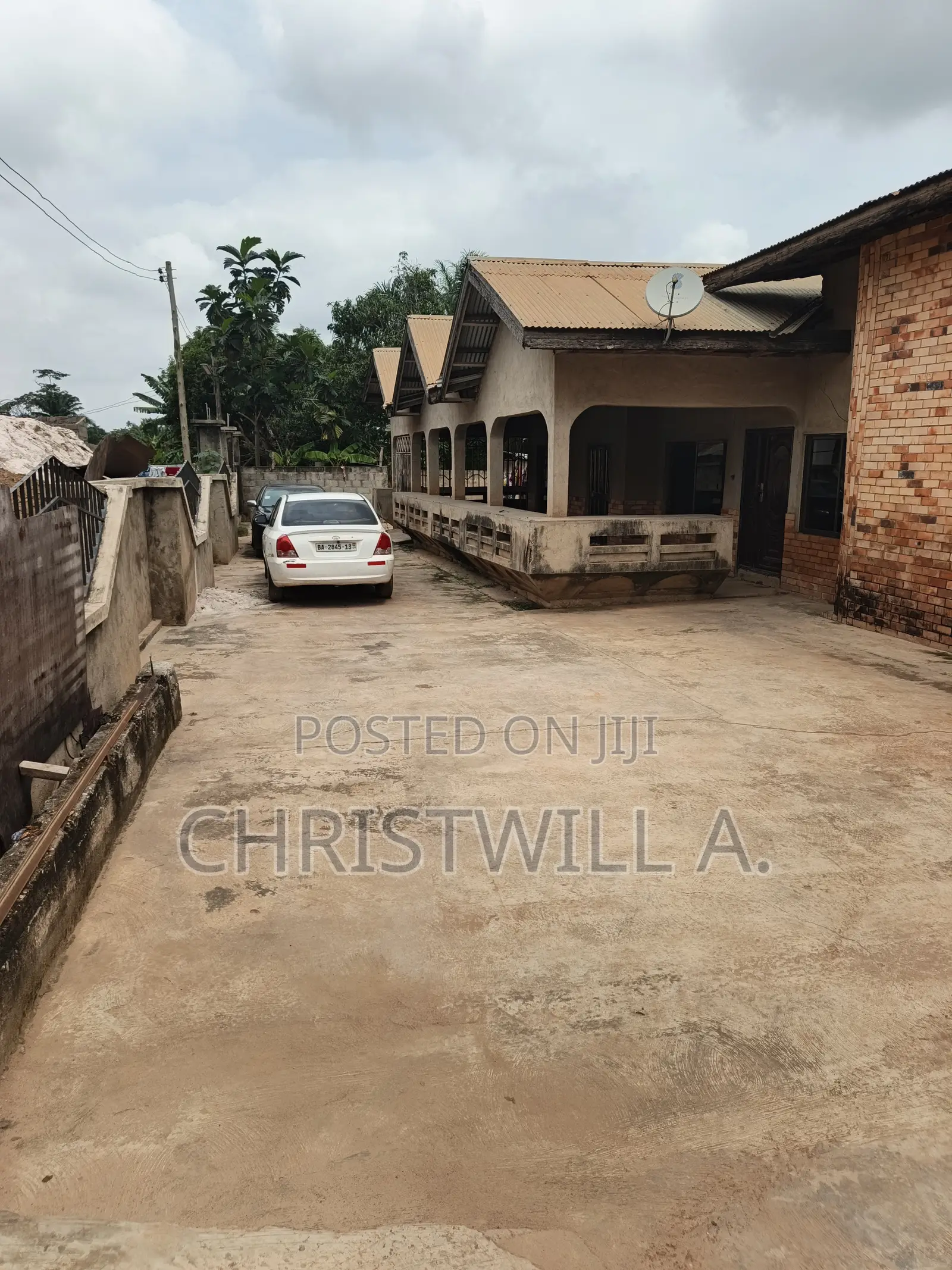 13bdrm House in Atwima Nwabiagya for sale