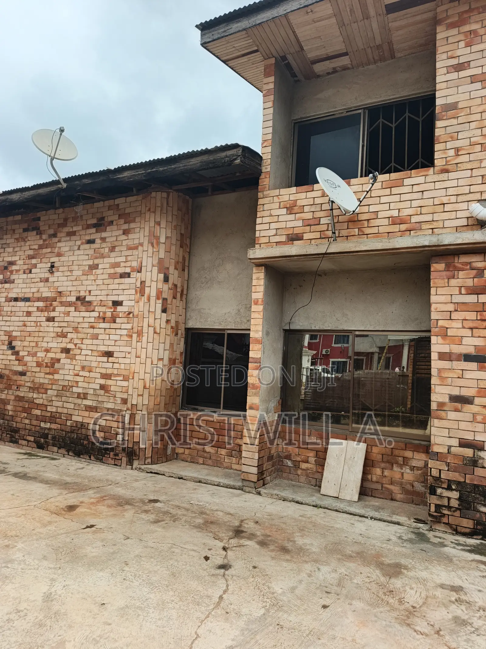 13bdrm House in Atwima Nwabiagya for sale