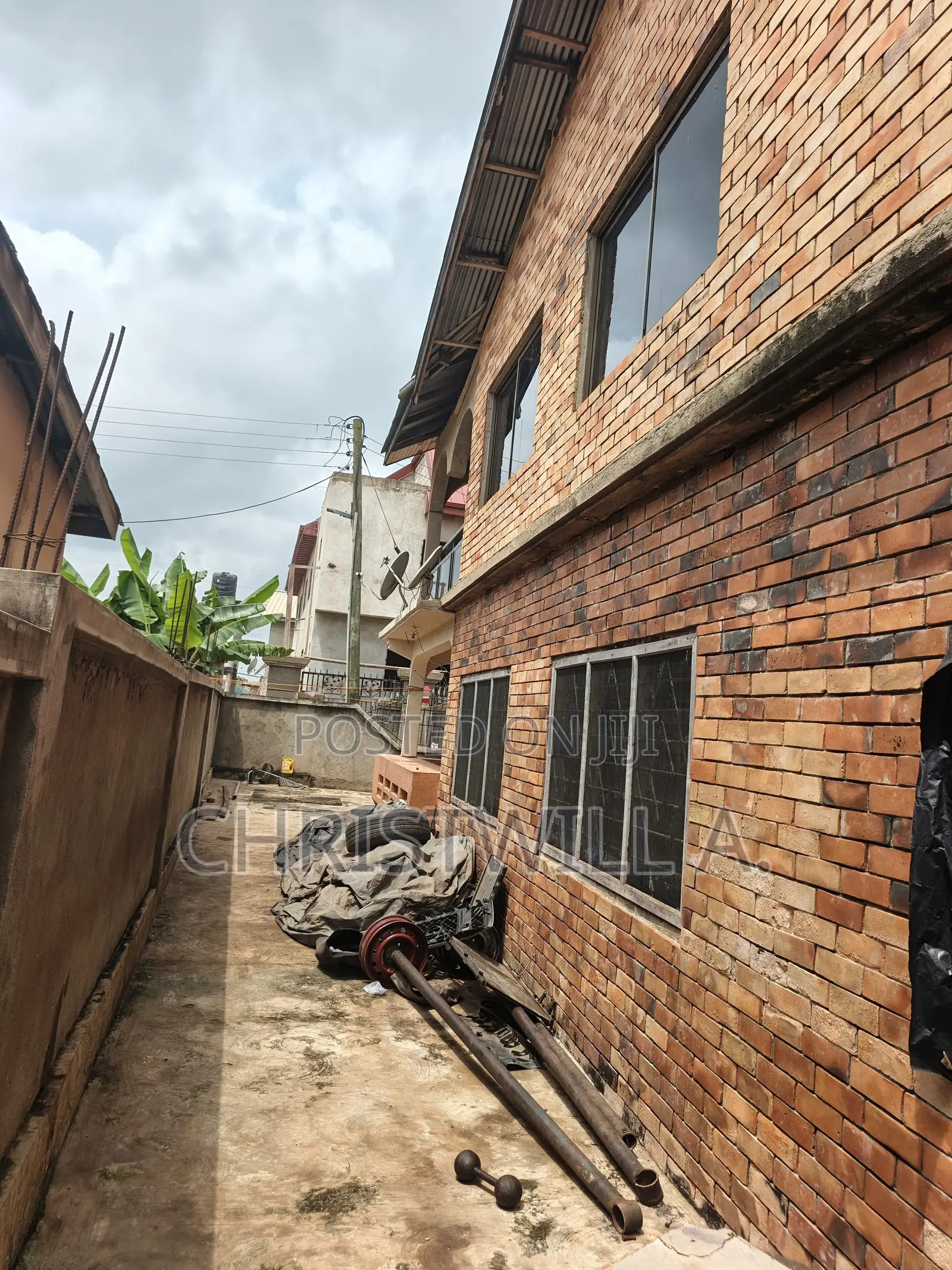 13bdrm House in Atwima Nwabiagya for sale