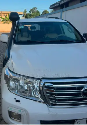 Toyota Land Cruiser 2012 White