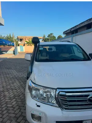 Toyota Land Cruiser 2012 White