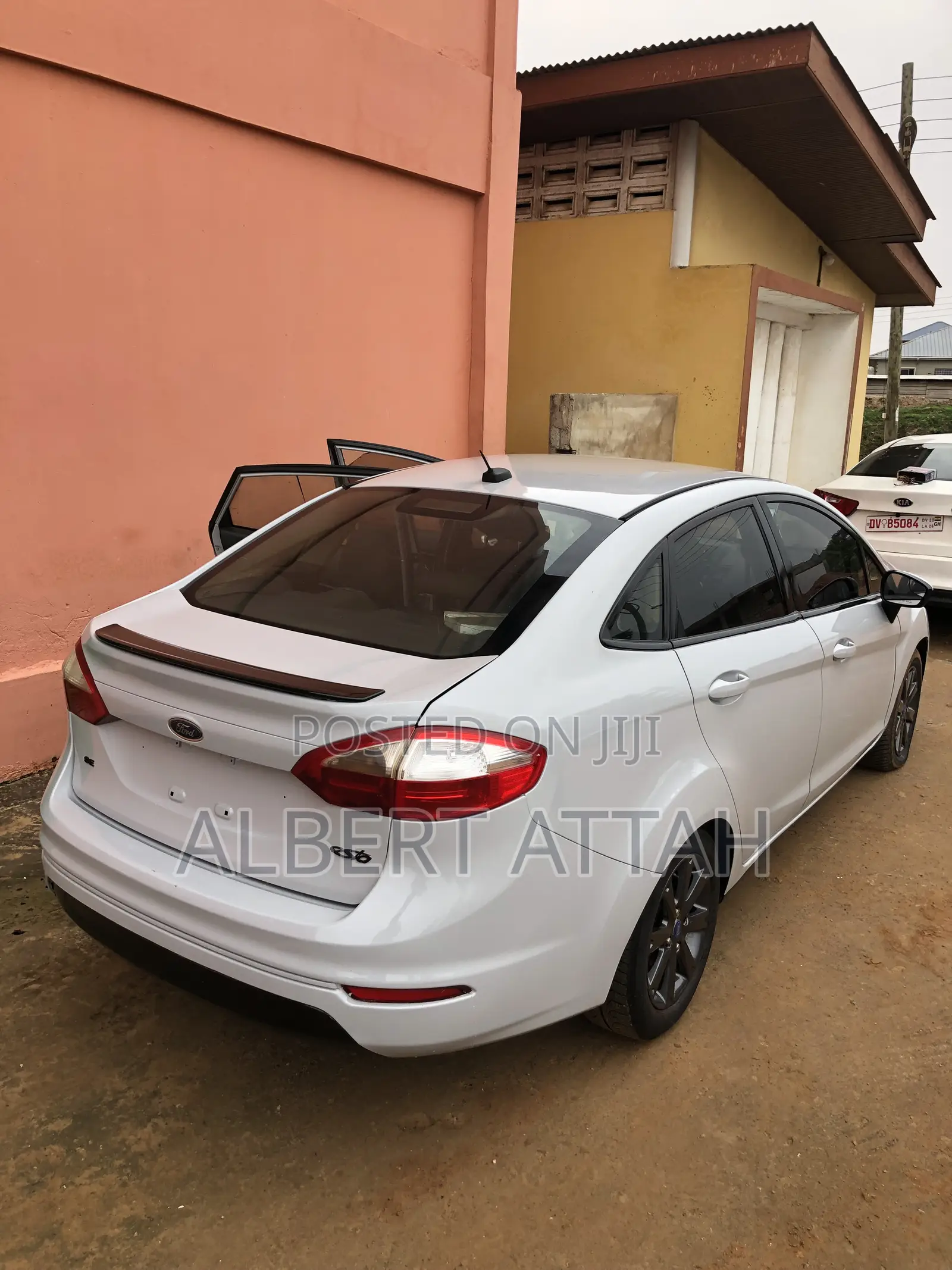 Ford Fiesta SE 4dr Sedan (1.6L 4cyl 5M) 2015 Gray
