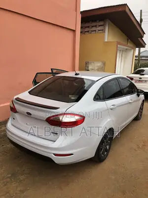 Ford Fiesta SE 4dr Sedan (1.6L 4cyl 5M) 2015 Gray