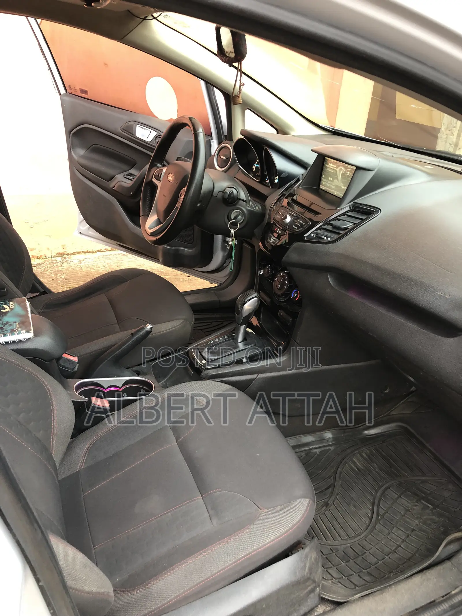 Ford Fiesta SE 4dr Sedan (1.6L 4cyl 5M) 2015 Gray