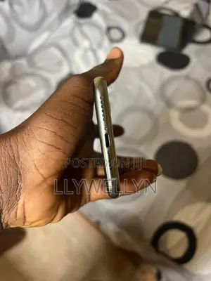 Apple iPhone XS 64 GB White