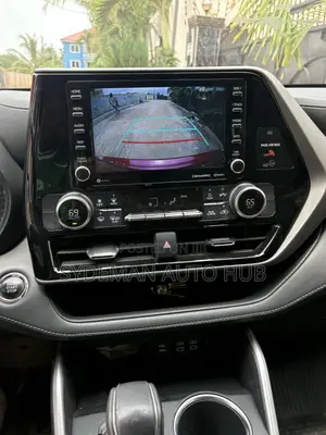 Toyota Highlander LE 2022 Red
