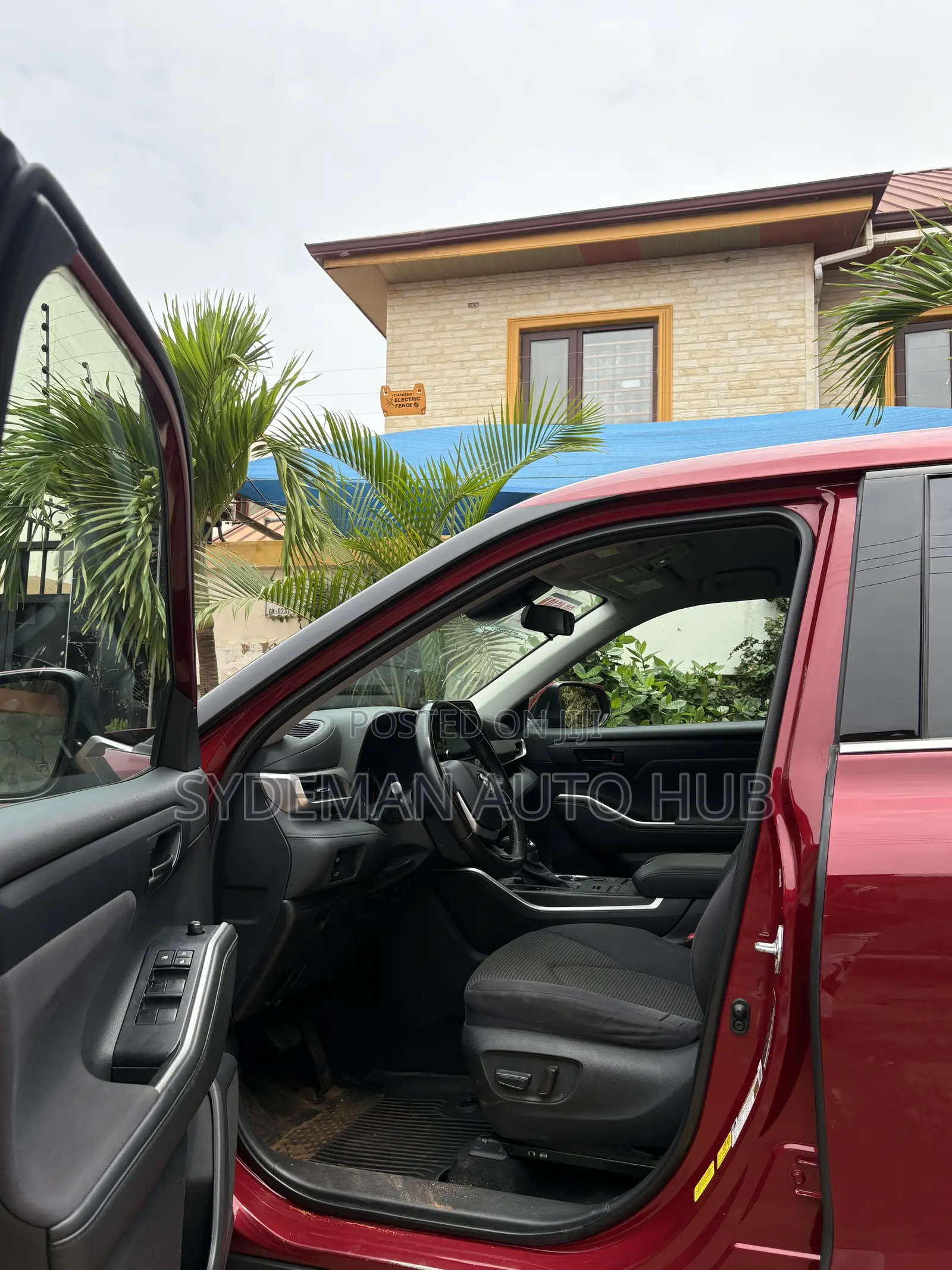 Toyota Highlander LE 2022 Red