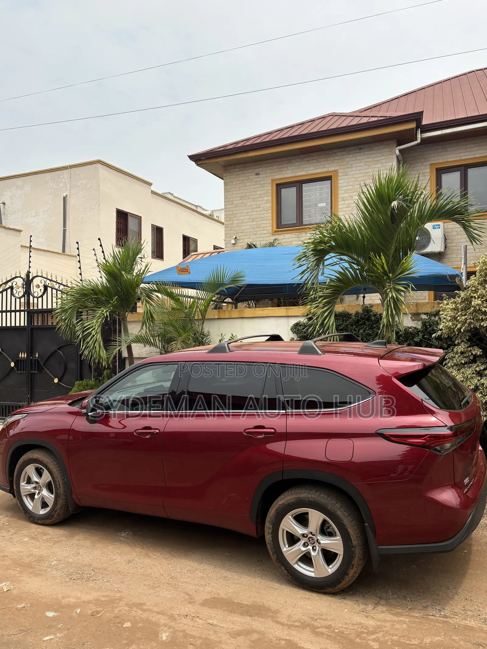 Toyota Highlander LE 2022 Red