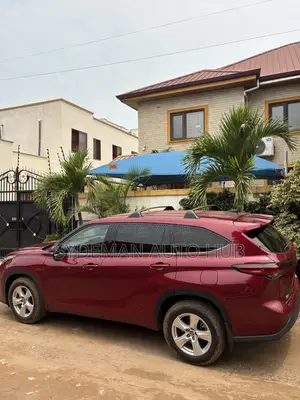 Toyota Highlander LE 2022 Red