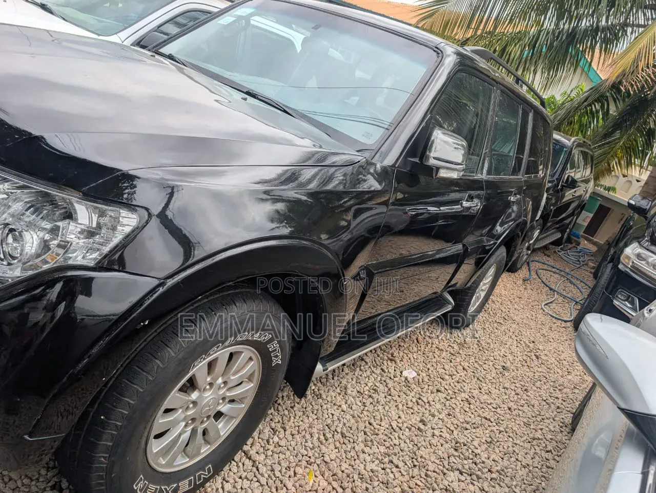 Mitsubishi Pajero 2010 Black