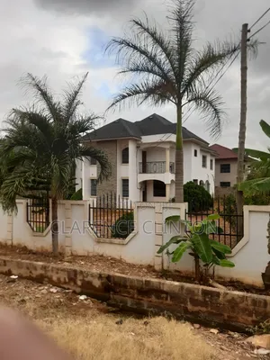 7bdrm Bungalow in Oyarifa Mall Area for sale