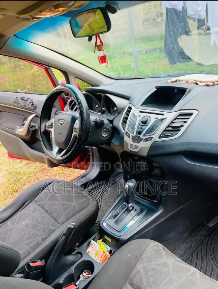Ford Fiesta SE 2011 Red