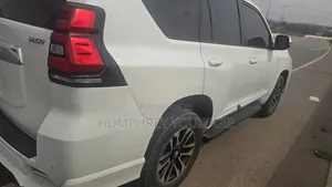 Toyota Land Cruiser Prado 2016 White