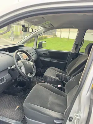 Toyota Voxy V 2WD 8-Seater 2013 Silver