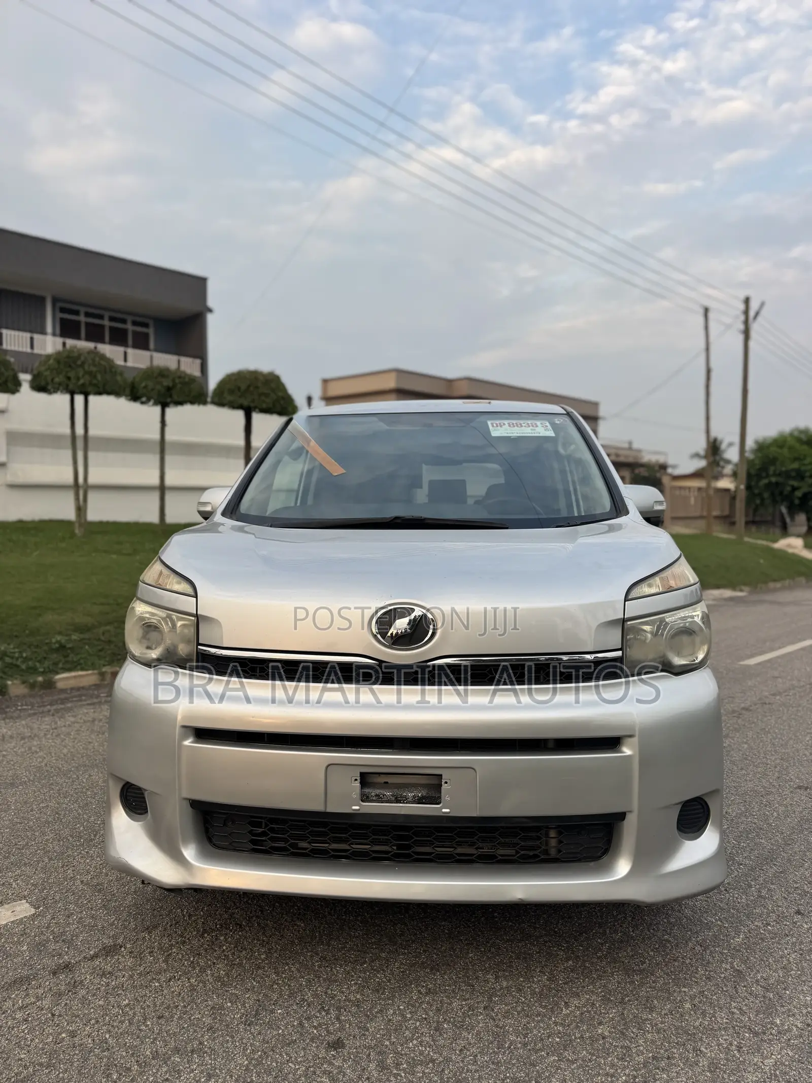 Toyota Voxy V 2WD 8-Seater 2013 Silver