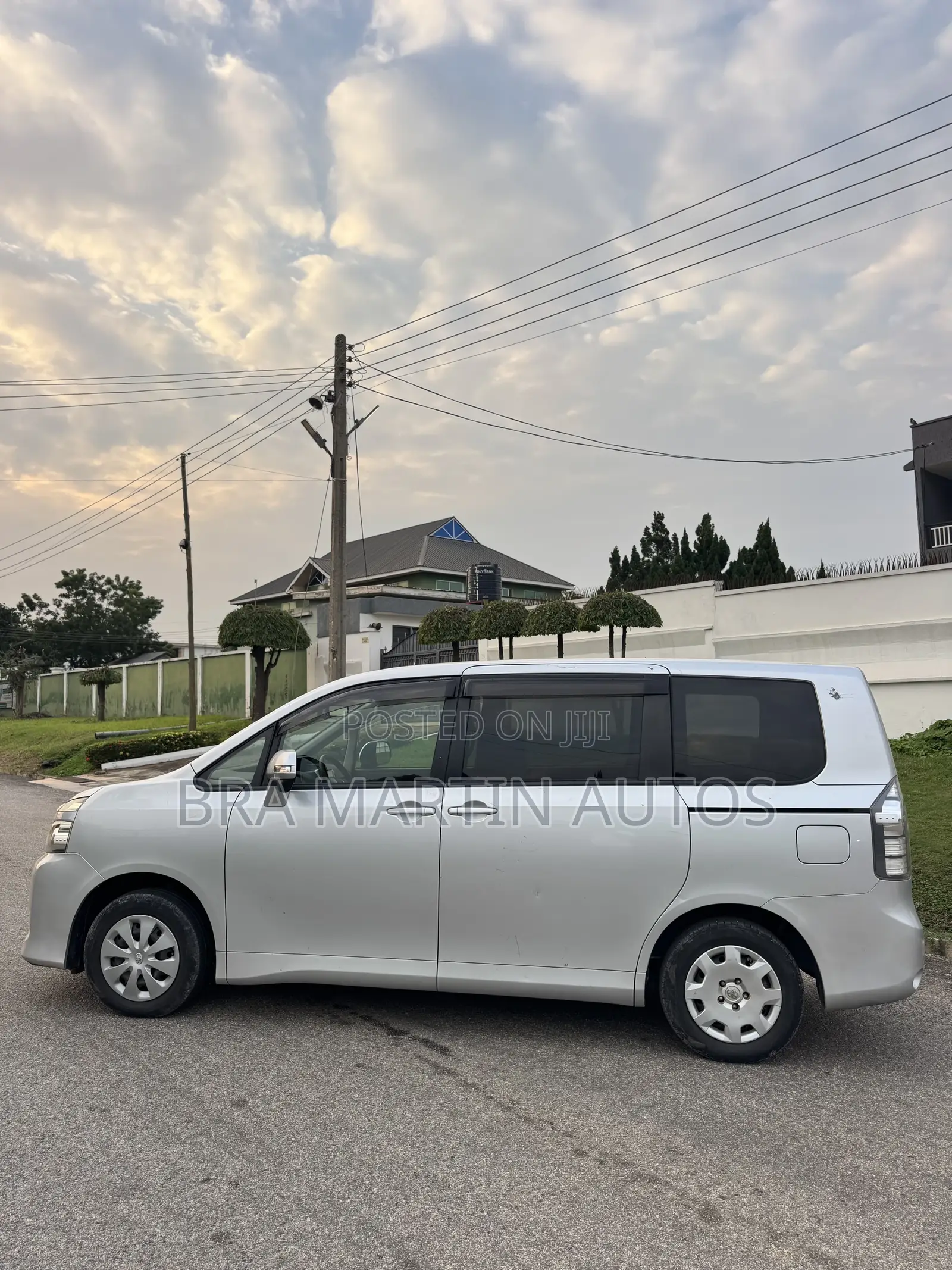 Toyota Voxy V 2WD 8-Seater 2013 Silver