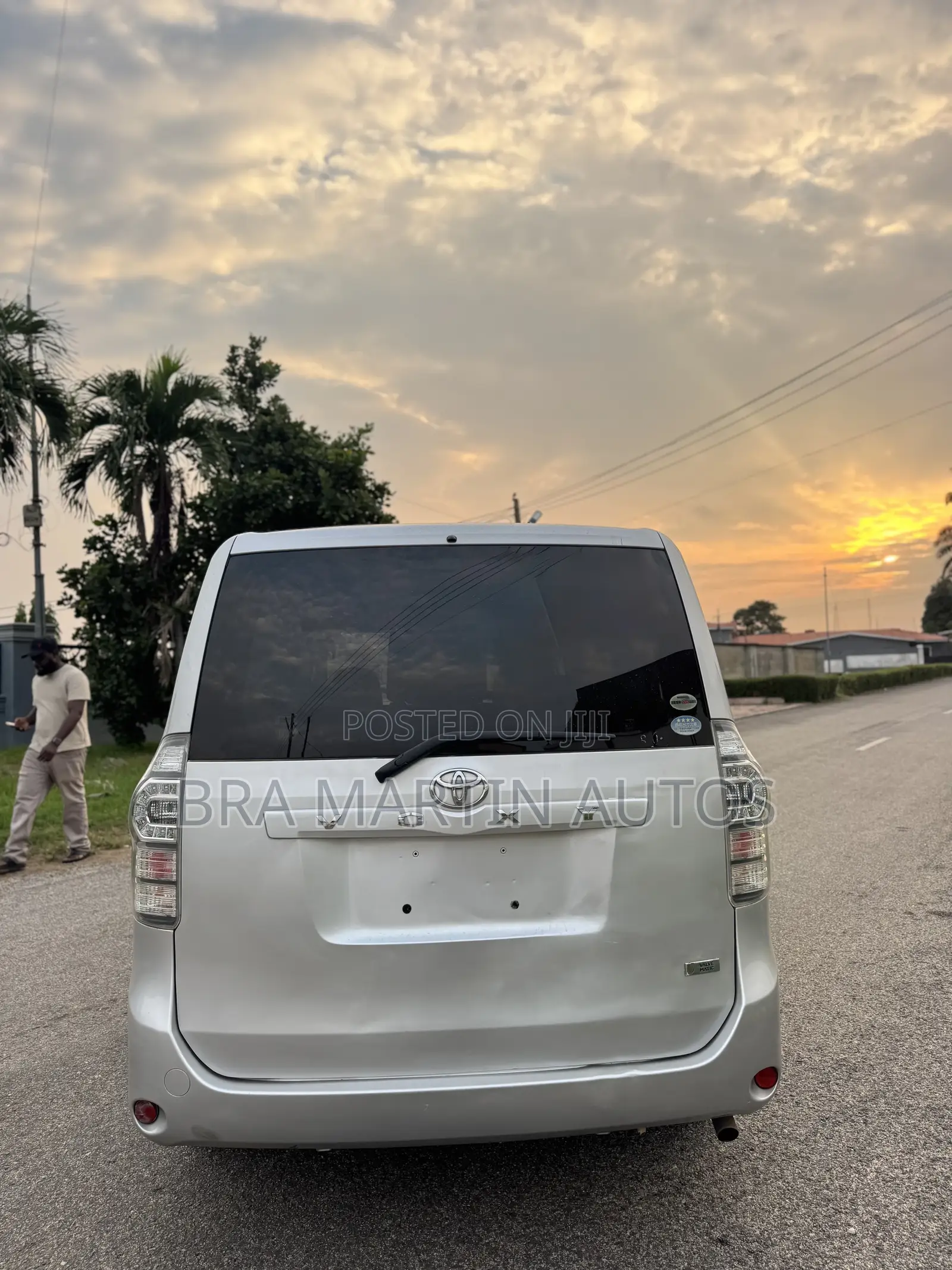 Toyota Voxy V 2WD 8-Seater 2013 Silver