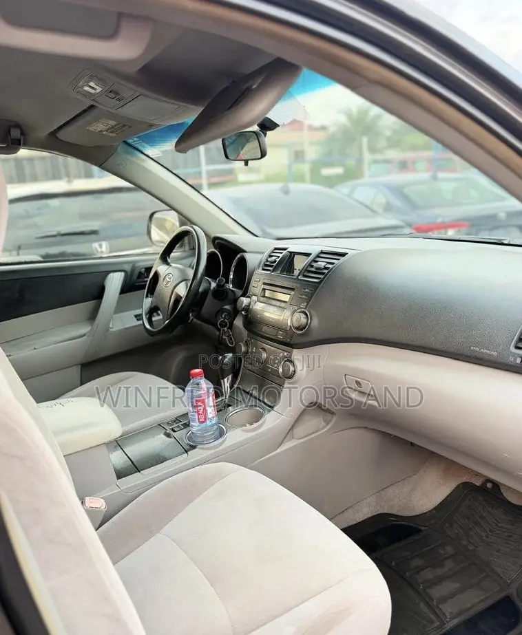Toyota Highlander 3.5L 4WD 2013 Black