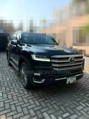 Toyota Land Cruiser LC300 2024 Black