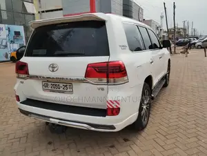 Toyota Land Cruiser 2018 White