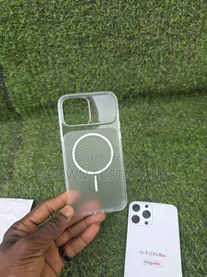 Non Yellowing iPhone 12/13 Pro Max Transparent Case