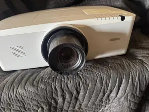 SANYO WXGA Projector - High Display and Graphics